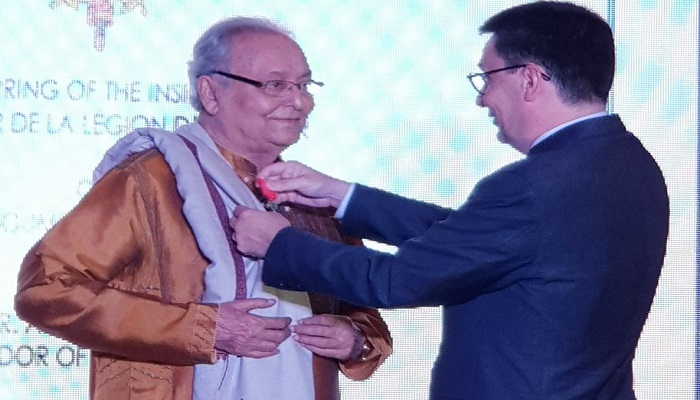 ফ্রান্সের সর্বোচ্চ সম্মানে সম্মানিত সৌমিত্র চট্টোপাধ্যায়