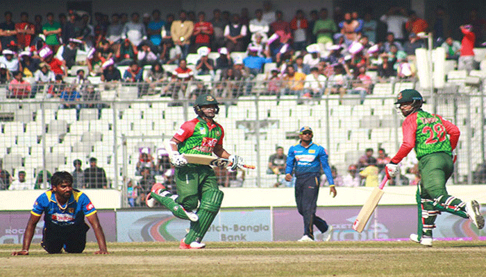 চার উইকেট হারিয়ে বিপাকে বাংলাদেশ