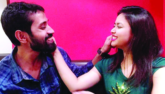 যুগল প্রেমের স্রোতে...