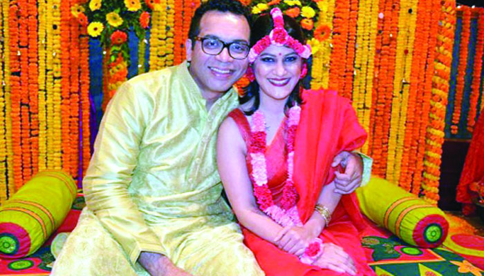 যুগল প্রেমের স্রোতে...