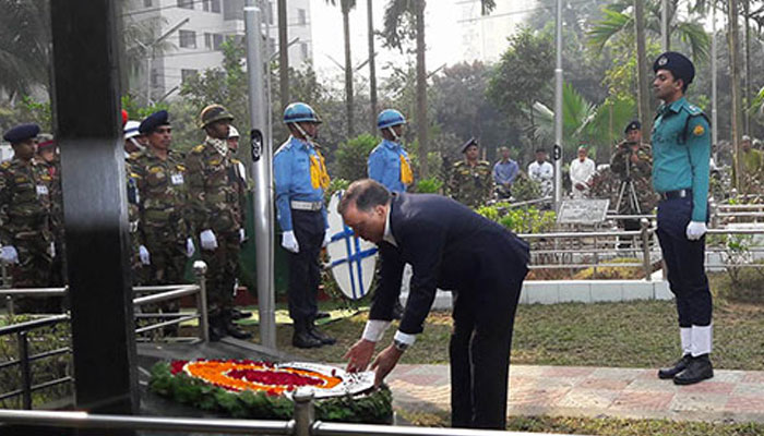 পিলখানা হত্যাকান্ডে শহীদদের প্রতি রাষ্ট্রপতি-প্রধানমন্ত্রীর শ্রদ্ধা নিবেদন
