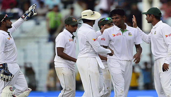 দুই উইকেট হারিয়েছে শ্রীলঙ্কা