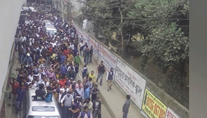হঠাৎ খালেদার গাড়িবহরে হাজারো নেতাকর্মী