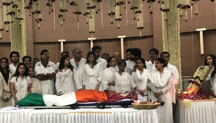 স্ত্রীর অ্যাকাউন্ট থেকে আবেগঘন বার্তা দিলেন বনি কাপুর