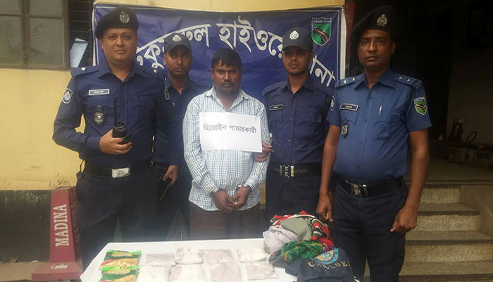 সিরাজগঞ্জের সলঙ্গায় কোটি টাকার হেরোইনসহ বাসচালক গ্রেপ্তার