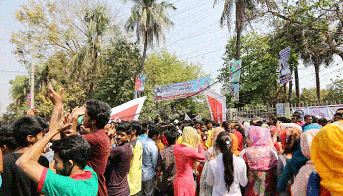 জয় বাংলা স্লোগানে মুখরিত সোহরাওয়ার্দী উদ্যান