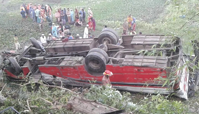 গোপালগঞ্জের মুকসুদপুরে সড়ক দুর্ঘটনায় ৮ জন নিহত