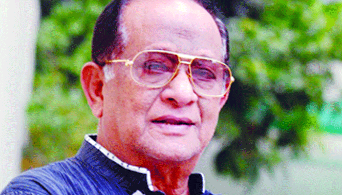 পরিচালকের চেয়ারে নায়ক
