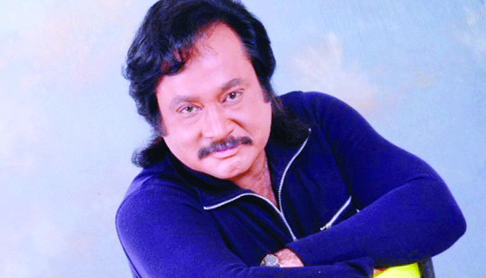 পরিচালকের চেয়ারে নায়ক