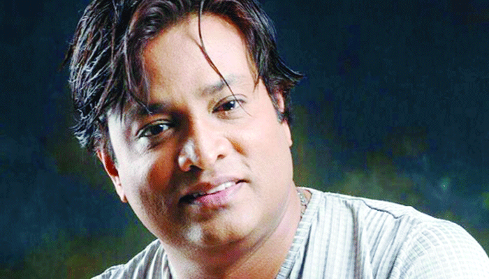 পরিচালকের চেয়ারে নায়ক