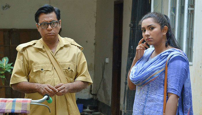 নিম্নবিত্ত পরিবারের গল্প ডাকপিয়ন