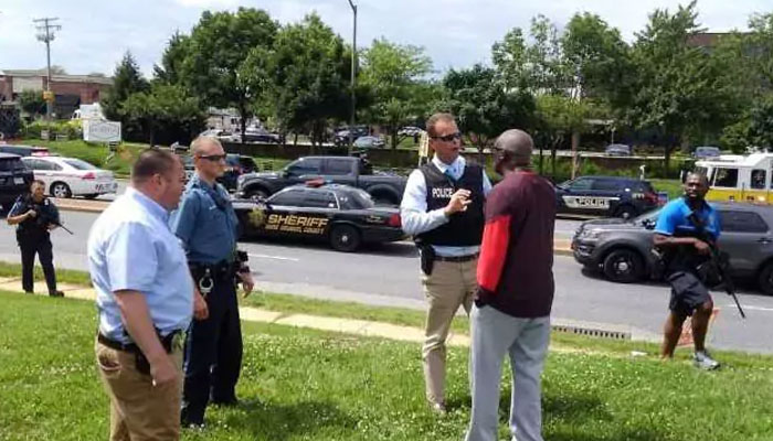 মেরিল্যান্ড অঙ্গরাজ্যে পত্রিকা অফিসে ঢুকে পাঁচজনকে গুলি করে হত্যা