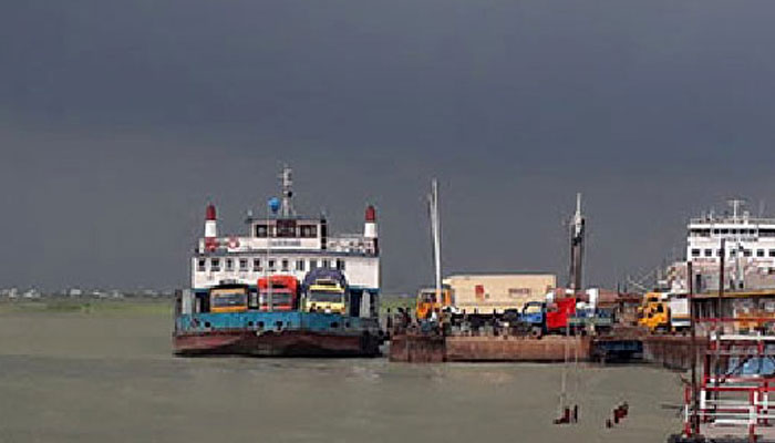 কাঁঠালবাড়ী-শিমুলিয়া নৌ পথে লঞ্চ ও স্পিডবোট চলাচল বন্ধ