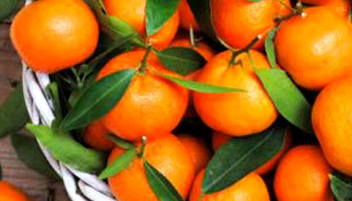 যে ফলে ত্বক হয় ফর্সা