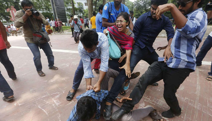 কোটা সংস্কার আন্দোলনকারীদের ওপর ছাত্রলীগের হামলা