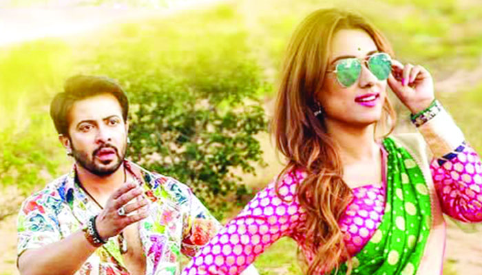 কেন নোলক সিনেমার পরিচালক বদল?