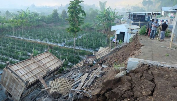 ইন্দোনেশিয়ায় ভূমিকম্পে নিহত ১০
