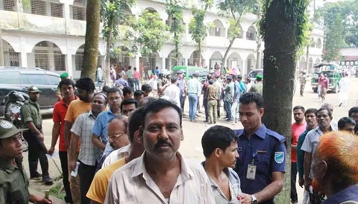 সিলেটের একটি কেন্দ্রে ব্যালট পেপার ছিনতাই ও জাল ভোট দেওয়ার অভিযোগ