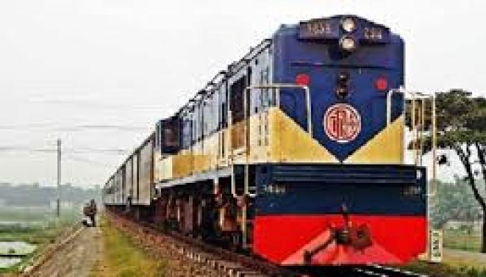 ট্রেনে ৯শ যাত্রীর কাছ থেকে জরিমানাসহ ভাড়া আদায়