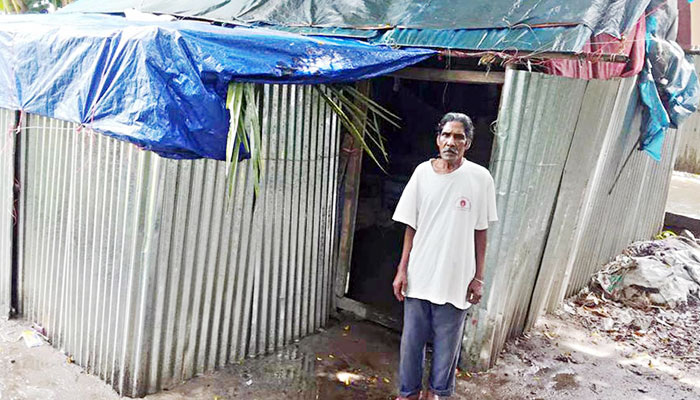 বাড়ি নির্মাণে সাংসদের প্রতিশ্রুতি
