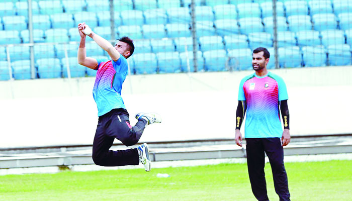 কঠোর অনুশীলনে টাইগাররা