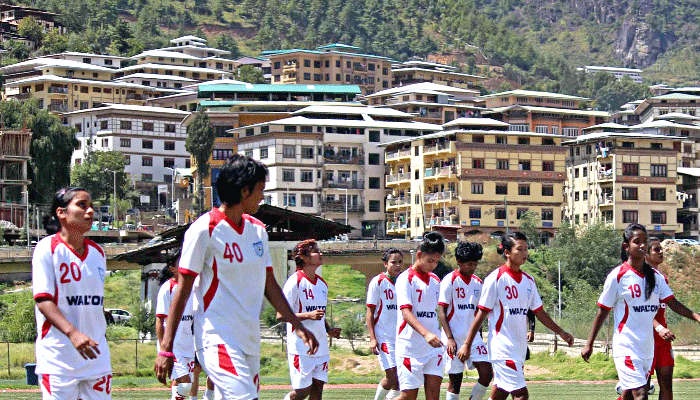 আজ মাঠে নামছে মেয়েরা
