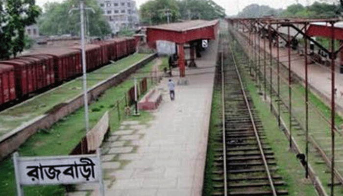 রাজবাড়ীতে ট্রেনের ধাক্কায় নিহত ৩