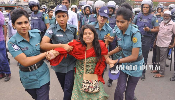 দ্বিতীয় দিনেও শাহবাগ মোড় অবরোধ