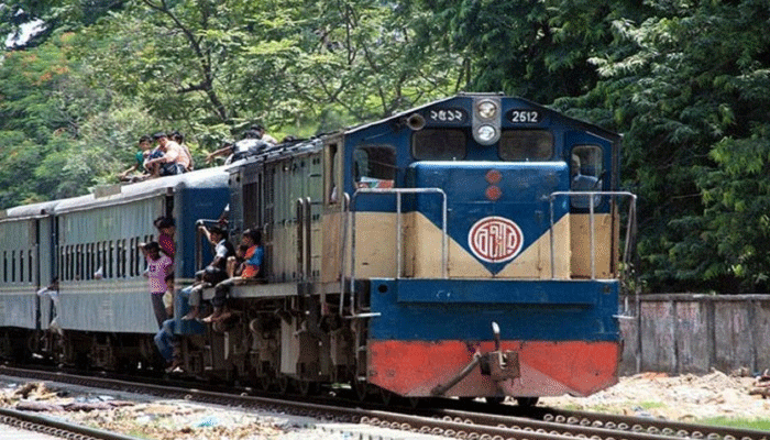 রাজধানীতে ট্রেনের ধাক্কায় দুই নারীর মৃত্যু