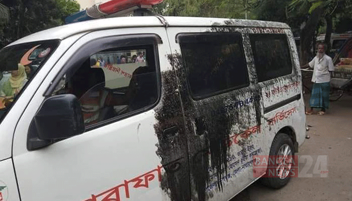 শ্রমিকদের বাধায় অ্যাম্বুলেন্সে নবজাতক মৃত্যুর ঘটনায় মামলা