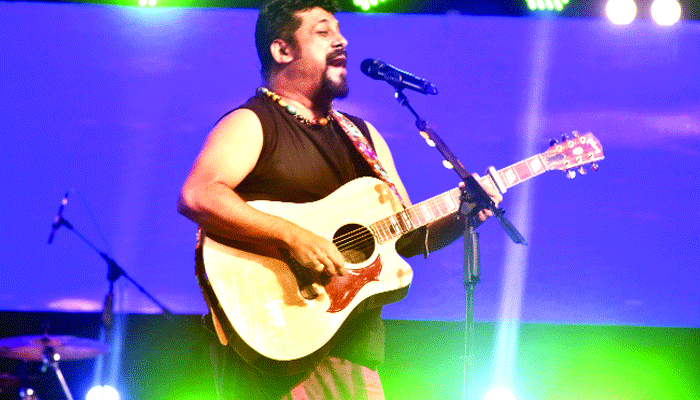লোক সুরে মাতোয়ারা হেমন্তের হিমেল সন্ধ্যা