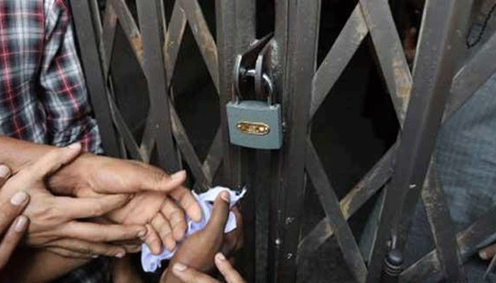 বিএনপির কেন্দ্রীয় কার্যালয়ের মূল ফটকে তালা