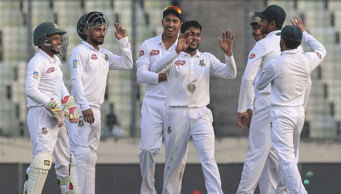 ১১১ রানে অল আউট ওয়েস্ট ইন্ডিজ