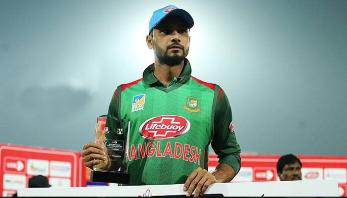 দুটি ইনজুরি নিয়ে মাশরাফি’র চমৎকার পারফর্মেন্স