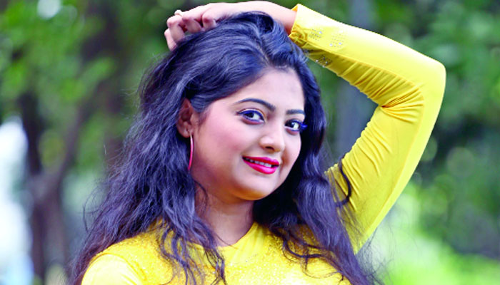 পাত্র খুঁজছেন সালমার পরিবার