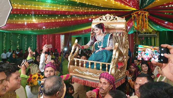 শবনম ফারিয়ার গায়ে হলুদ