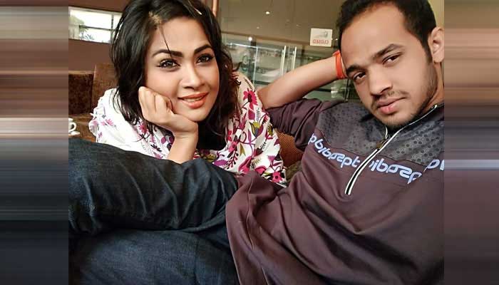 বিমান ছিনতাইকারী নায়িকা সিমলার স্বামী!