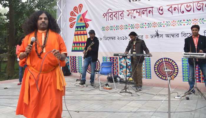 বাঁধভাঙা উল্লাসে মাতোয়ারা সবাই