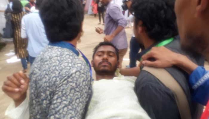 ভিপি প্রার্থী নুরুর ওপর ছাত্রলীগের হামলা
