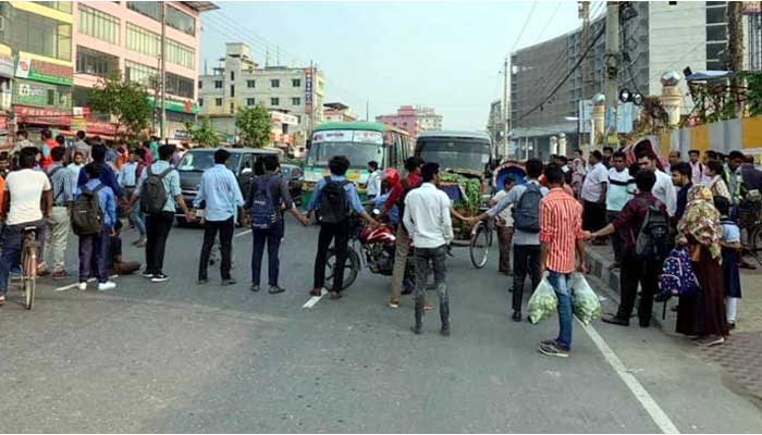 রাজধানীর প্রগতি সরণিতে বাসচাপায় শিক্ষার্থী নিহত