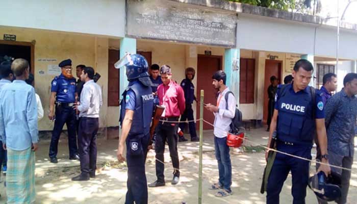 চতুর্থ ধাপের ভোটগ্রহণ চলছে