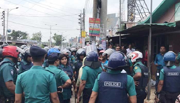 খুলনায় পাটকল শ্রমিকদের সাথে পুলিশের সংঘর্ষ : ২ পুলিশ সদস্য আহত