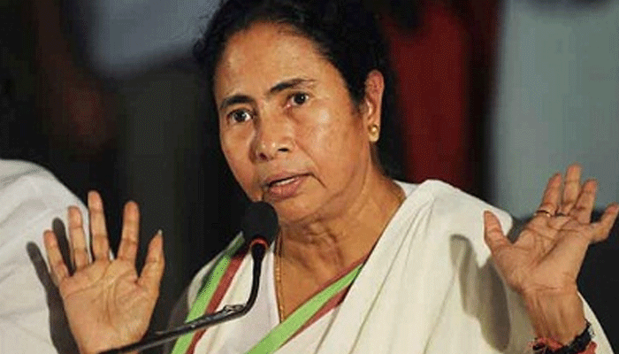 ভোটের আগে ফণী দুর্গতদের পাশে দাঁড়ানোর প্রতিযোগিতা