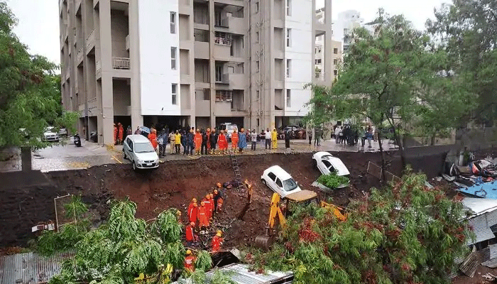 ভারতের পুনেতে দেয়াল ধসে নিহত ১৫