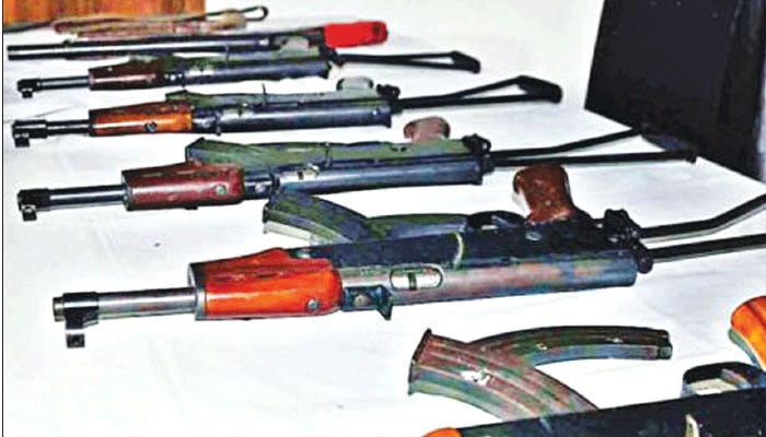 যুদ্ধাস্ত্রের পেছনে কারা