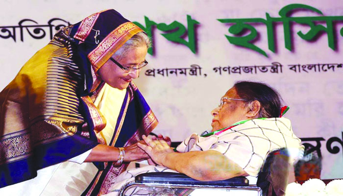 রক্তের অক্ষরে লিখতেন মানুষের গান