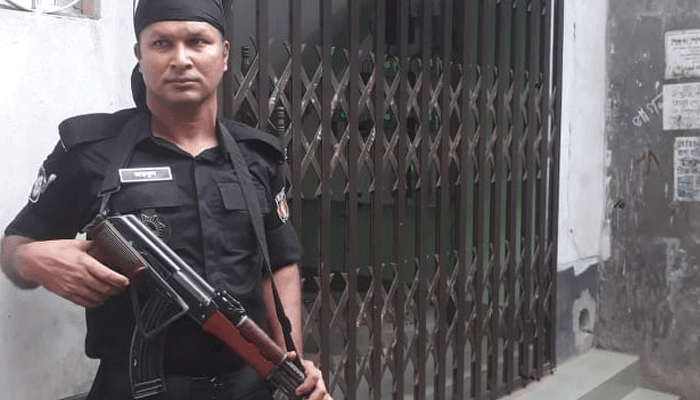 গেন্ডারিয়ায় দুই আ.লীগ নেতার বাড়িতে অভিযান