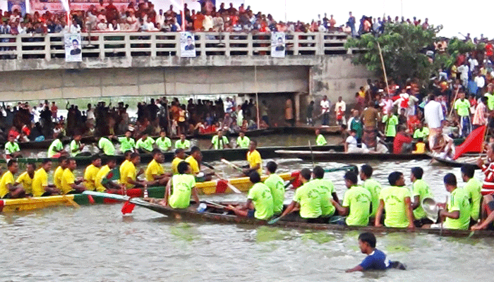 গুটার বিলে ঐতিহ্যবাহী নৌকাবাইচ