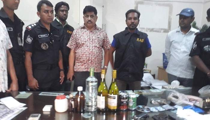 টিকাটুলিতে কাউন্সিলরের কার্যালয়ে র্যাবের অভিযান
