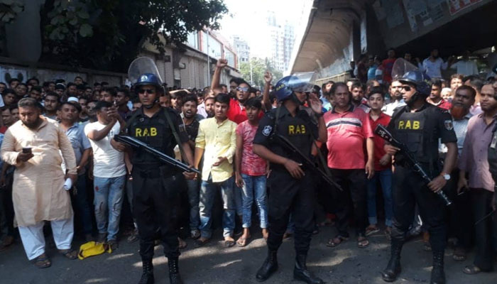 টিকাটুলিতে কাউন্সিলরের কার্যালয়ে র্যাবের অভিযান